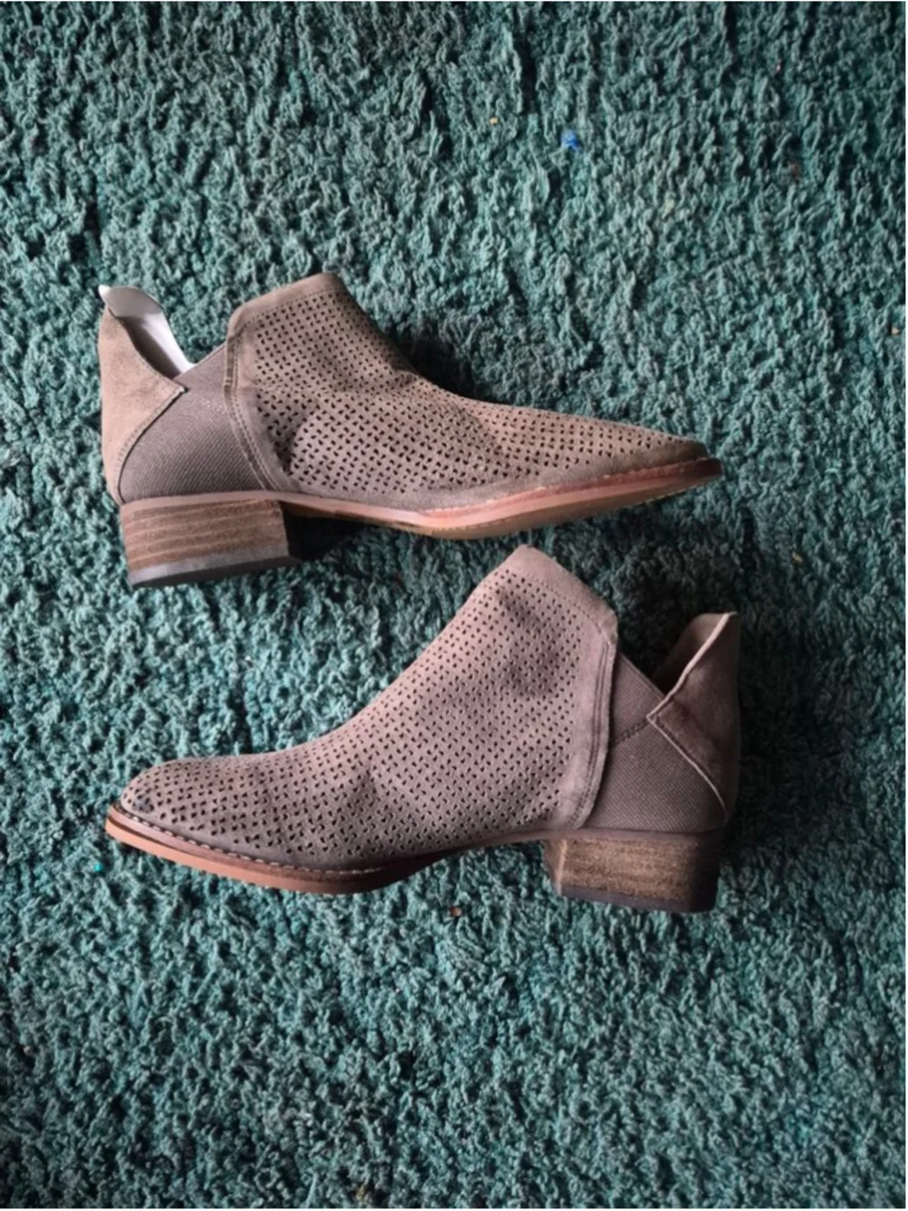 Vince Camuto Celena Ankle Booties Tan Eyelet Size 7M
